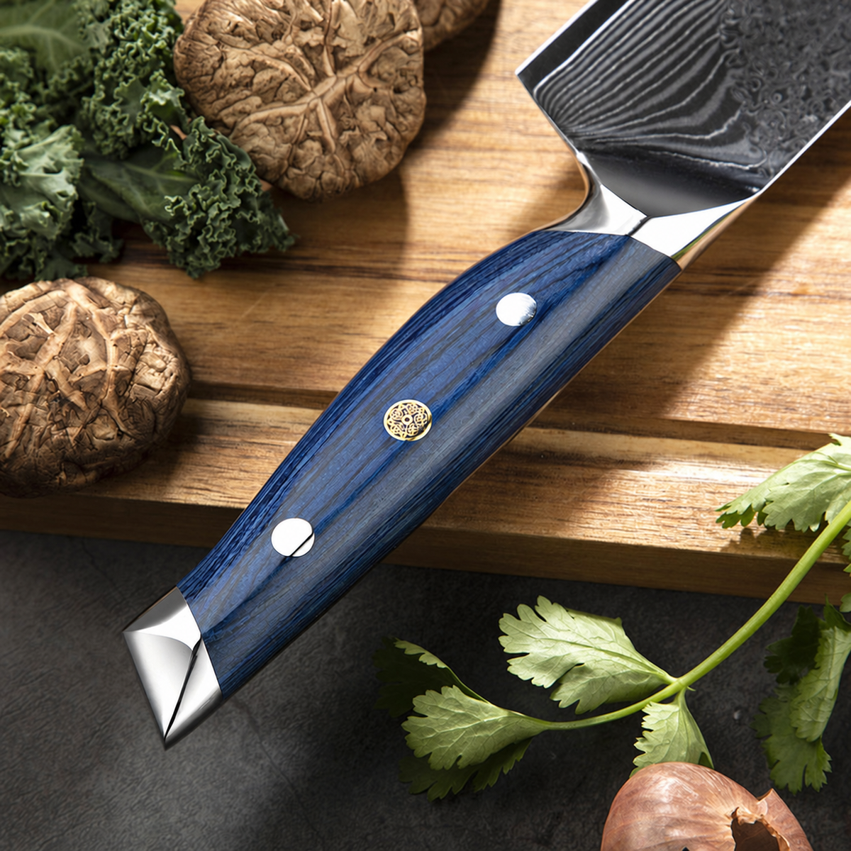 Set japonais Aoi — 2 couteaux — santoku — vue de détail ou en cuisine